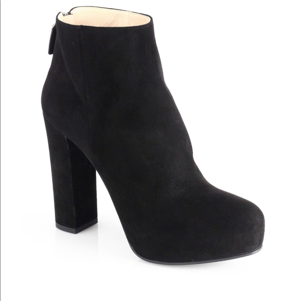 Too big for me… They are a 40 1/2 …Great Winter PRADA Booties ❤️